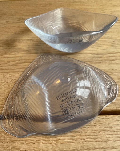 Aqua Wave svømmeprotese fra Amoena - set for og bagfra