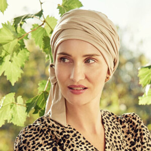 Lækkert B.B. Beatrice tørklæde i farven feather beige