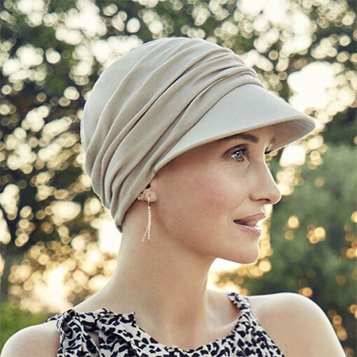 B.B. Bella solkasket i farven beige feather