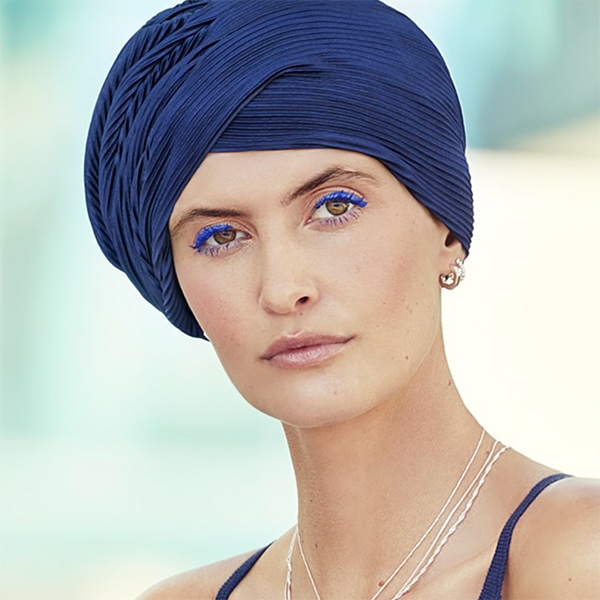 Mørkeblå plisseret Luna turban fra Viva Headwear