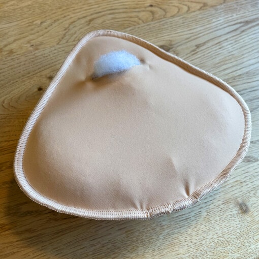 EquiLight stofprotese fra Anita Care med udskifteligt fiberfyld