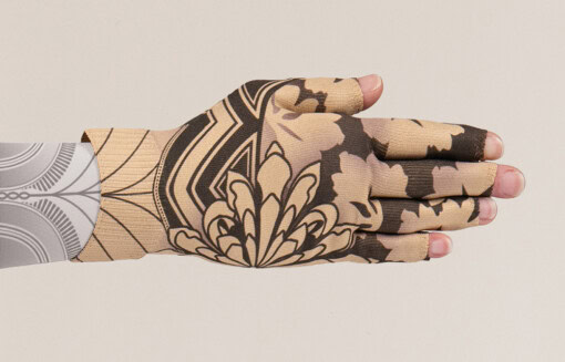 Gatsby Beige kompressionshandske fra LympheDIVAs - med fingre