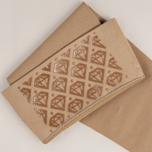 Diva Diamonds hedder det selvsiddende bånd på Macchiato ærmet