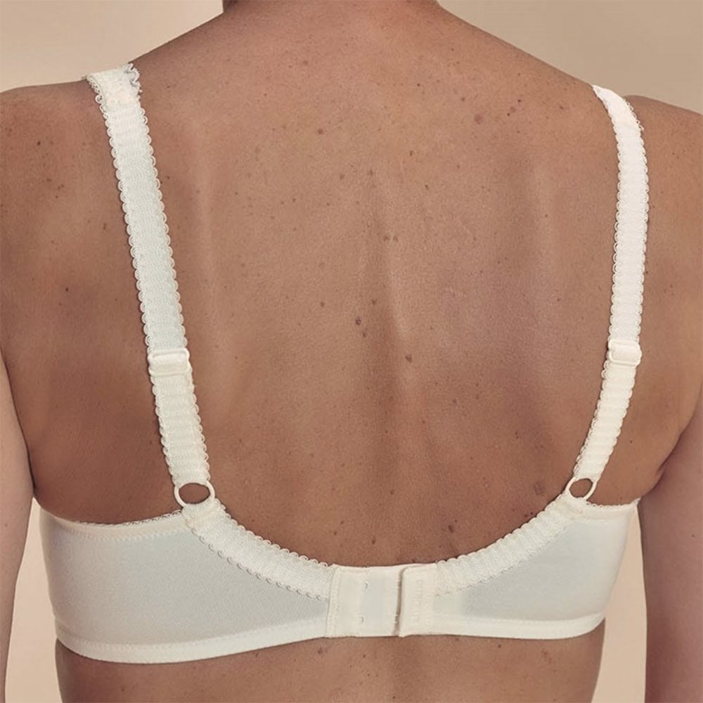 Floria BH med blonde og lomme fra Amoena - set bagfra