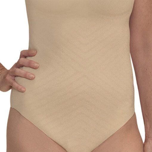 Linda bodystocking giver dig mikromassage hen over mave og den øverste del af ryggen